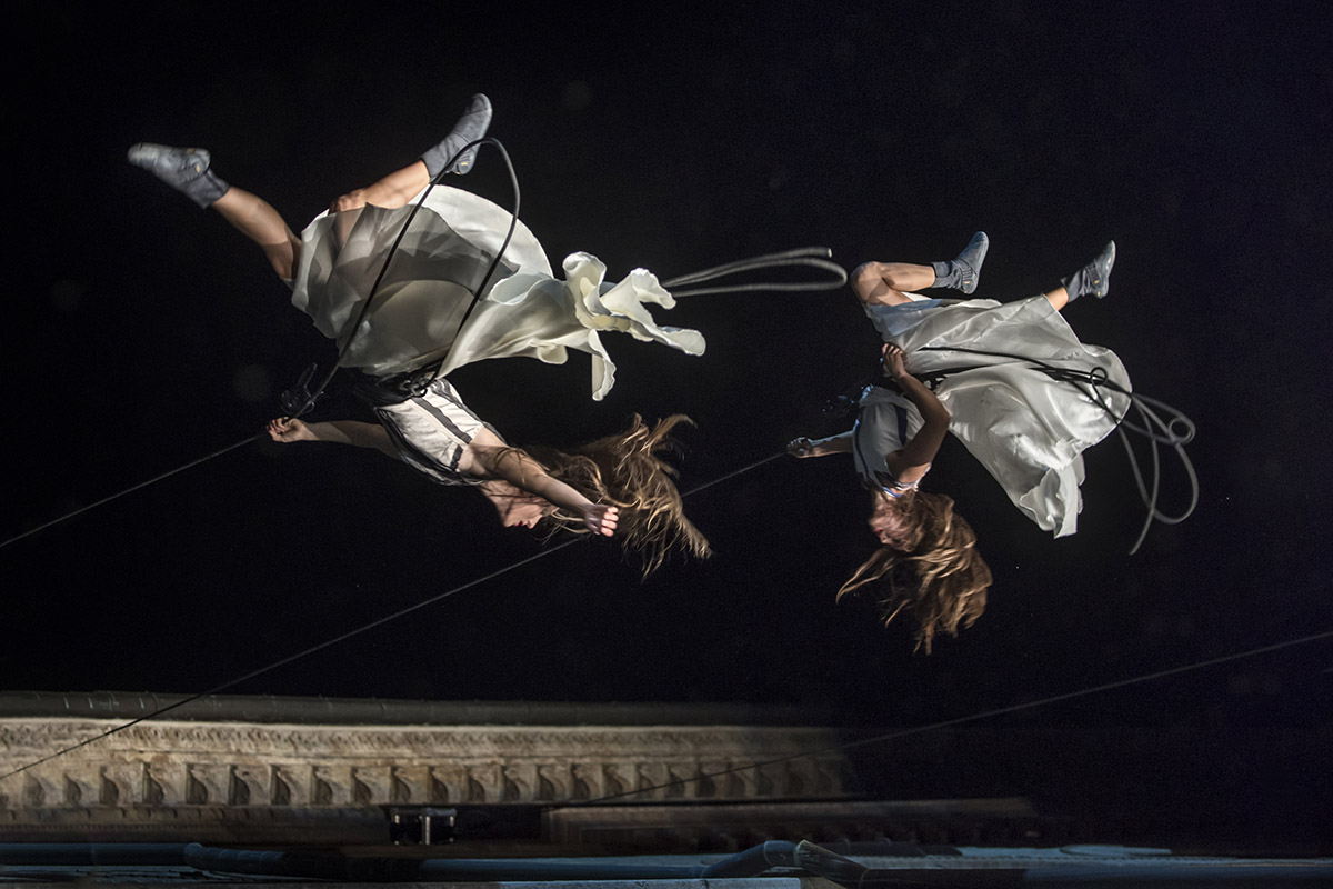 FULL WALL  – Spettacolo di danza verticale